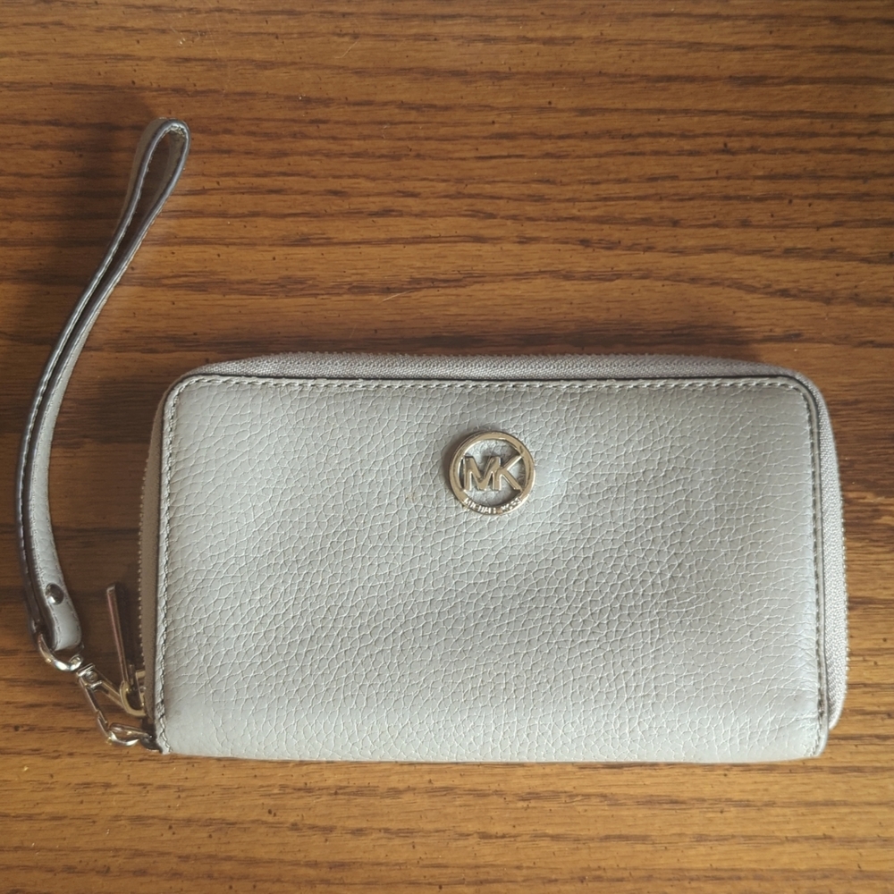 Michael Kors Leather Continental Wristlet